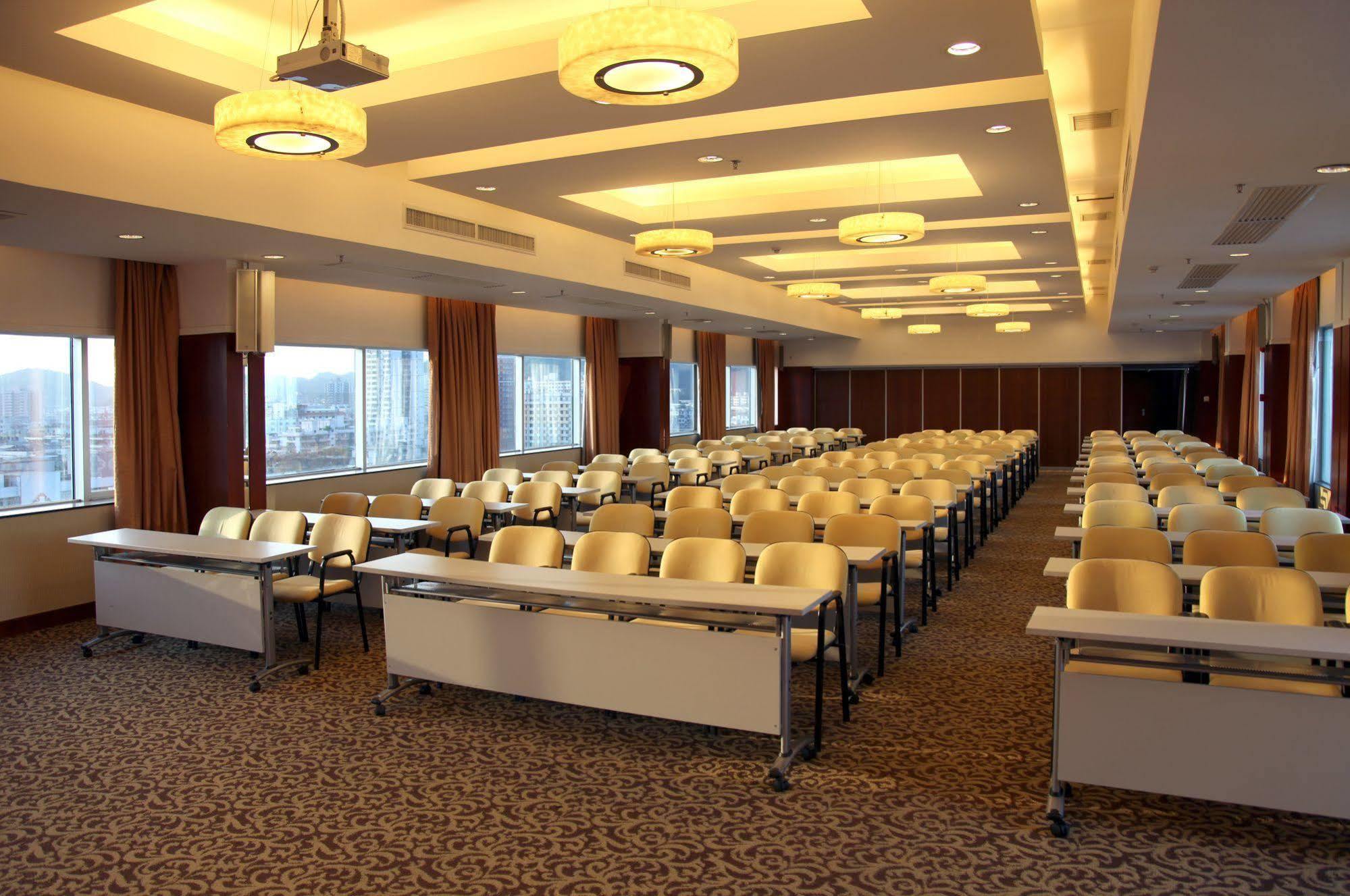 Mandarin Hotel Guangzhou Bagian luar foto