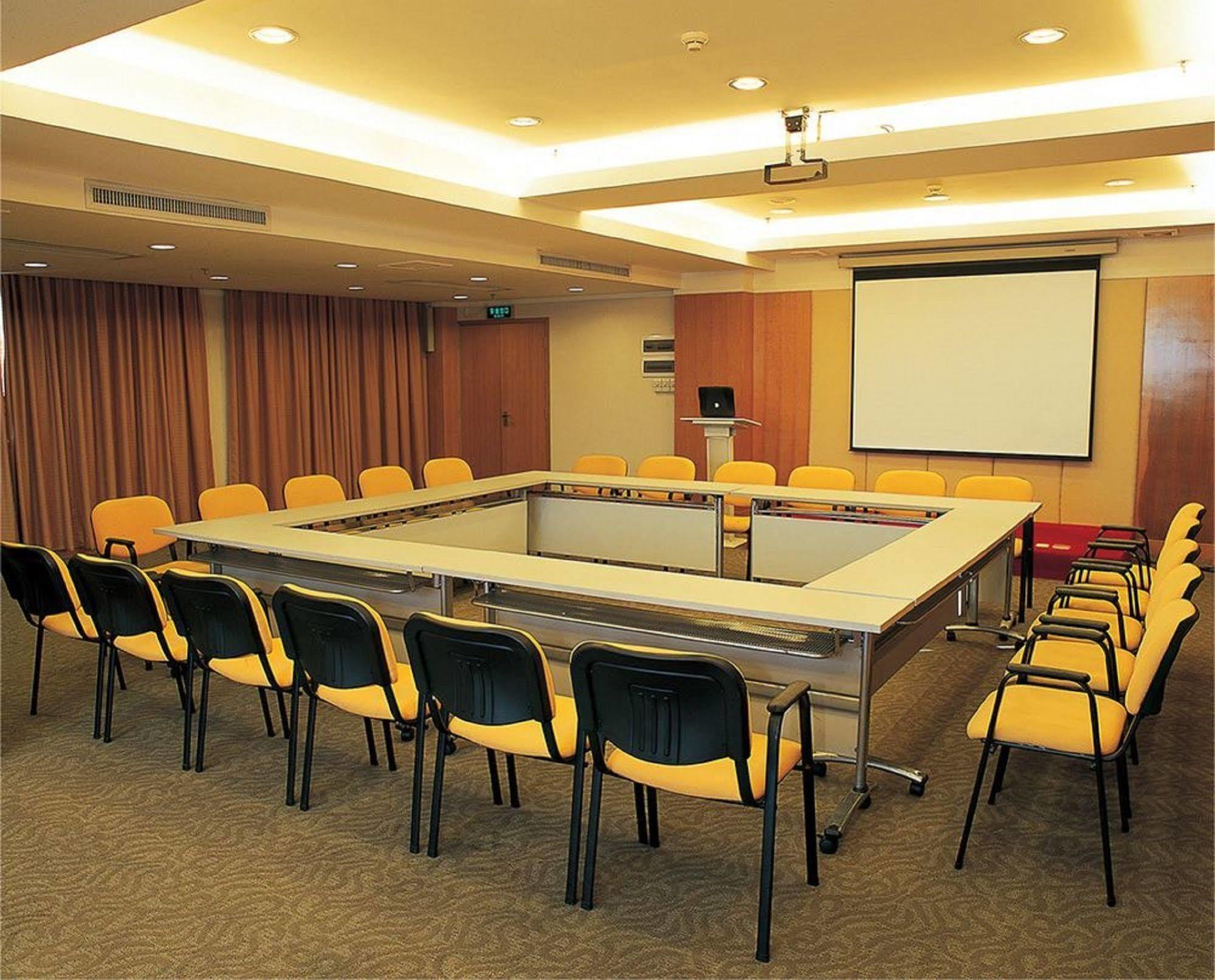 Mandarin Hotel Guangzhou Bagian luar foto
