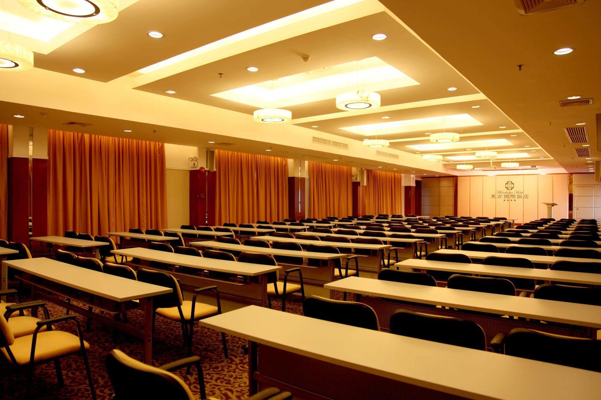 Mandarin Hotel Guangzhou Bagian luar foto